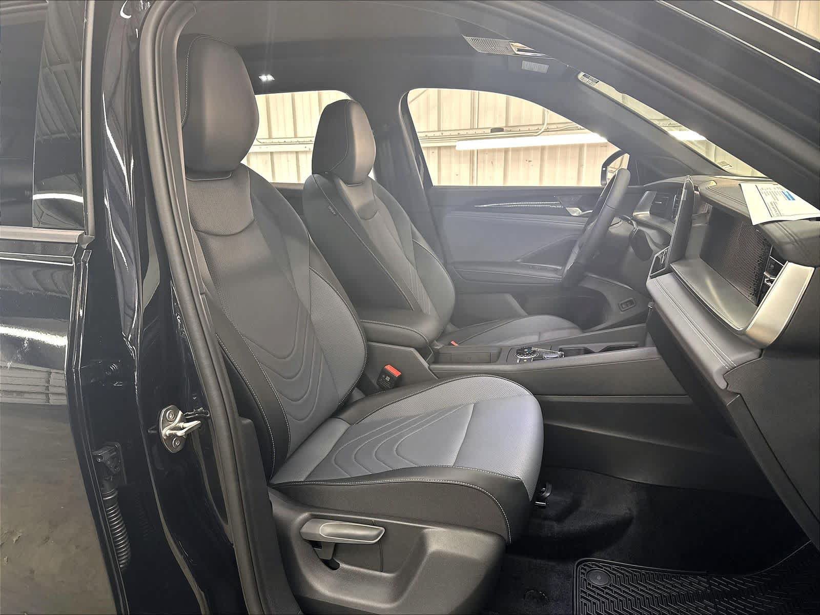 New 2026 Volkswagen Tiguan SE R-Line AWD/4WD image 10