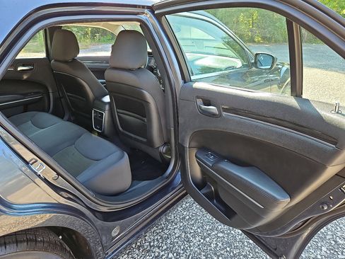 Used 2018 Chrysler 300 Touring image 14