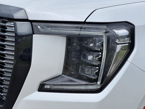Used 2023 GMC Yukon XL Denali Ultimate AWD/4WD image 12