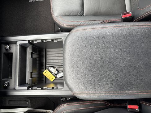 Used 2021 Nissan Titan PRO-4X w/ Pro-4x Convenience Package image 19