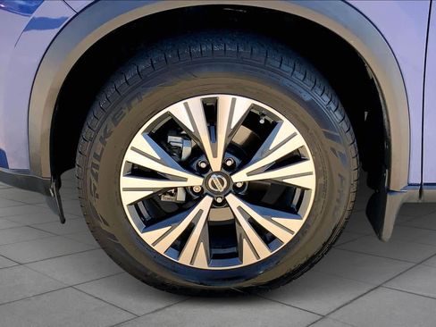 Used 2021 Nissan Rogue SV w/ Premium Package image 9