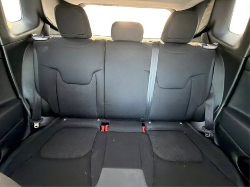 Used 2018 Jeep Renegade Altitude image 20