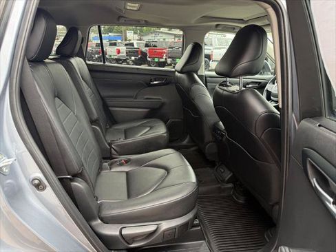Certified 2024 Toyota Highlander XLE AWD/4WD image 21