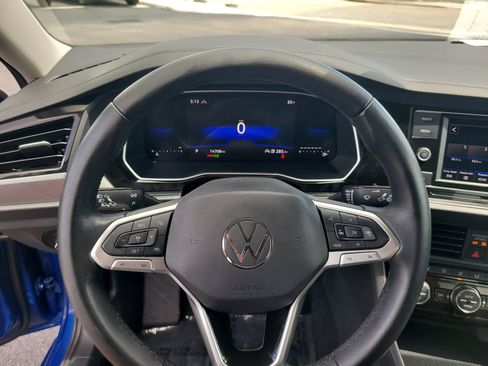 Used 2024 Volkswagen Jetta SE FWD image 25