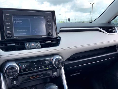 Used 2021 Toyota RAV4 XLE Premium image 35