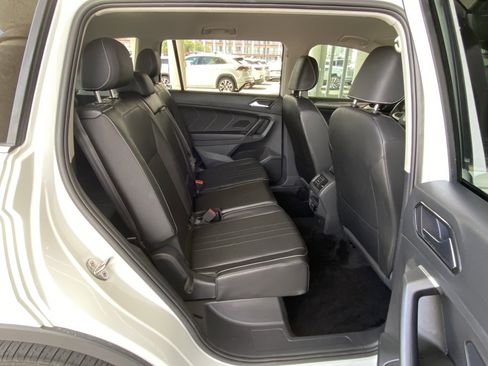 Certified 2023 Volkswagen Tiguan SE FWD image 32
