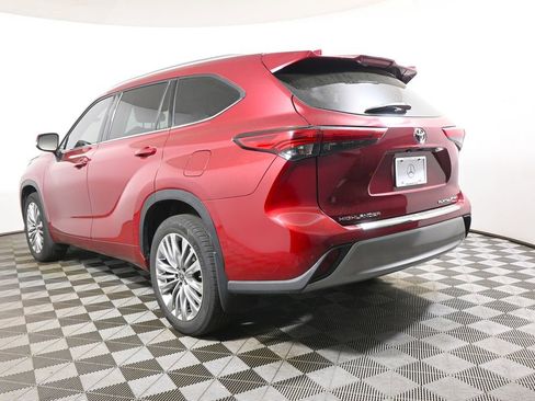 Used 2022 Toyota Highlander Platinum AWD/4WD image 5