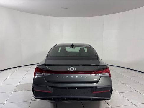 Used 2025 Hyundai Elantra SEL FWD image 4