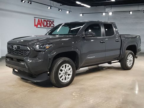 Used 2024 Toyota Tacoma SR5 image 3