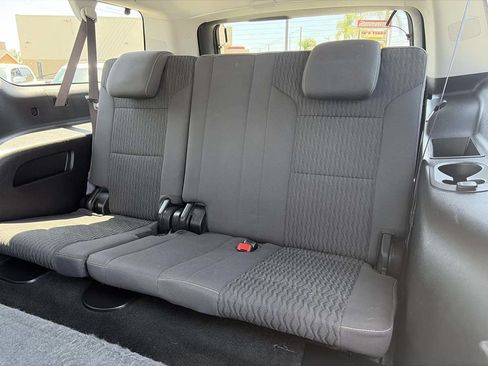 Used 2016 Chevrolet Suburban LS RWD image 16