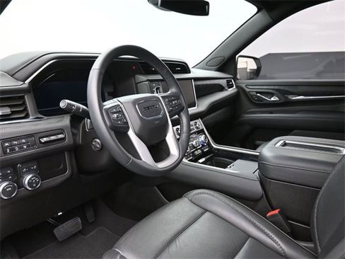 Used 2024 GMC Yukon XL AT4 w/ Technology Package image 18