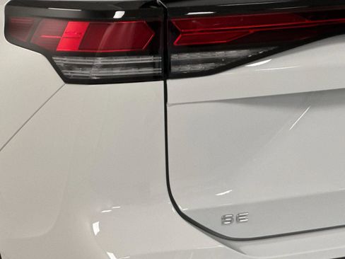 New 2026 Volkswagen Tiguan SE FWD image 26