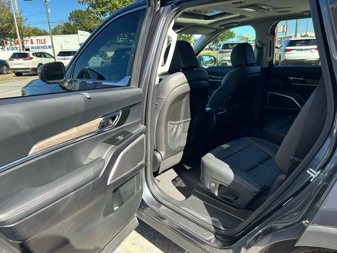 Used 2022 Kia Telluride EX w/ EX Premium Package image 26