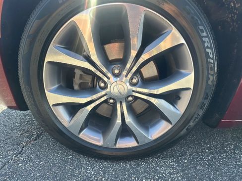 Used 2018 Chrysler Pacifica Limited w/ Tire & Wheel Group FWD image 12