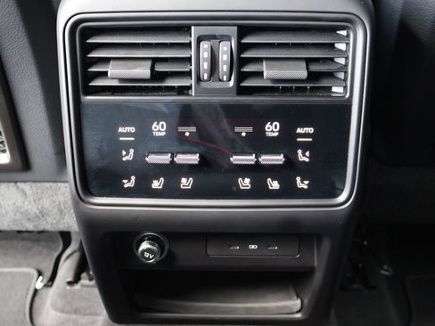 Certified 2025 Porsche Cayenne E-Hybrid AWD/4WD image 24
