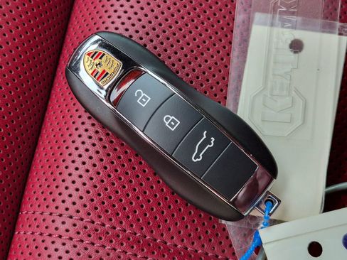 Certified 2025 Porsche Macan S AWD/4WD image 39