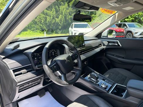 Used 2024 Mitsubishi Outlander 4WD Plug-In Hybrid image 13