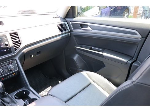 Used 2021 Volkswagen Atlas SE FWD image 28