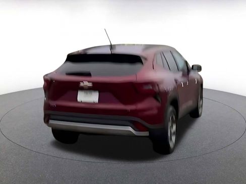 Used 2025 Chevrolet Trax LT image 12