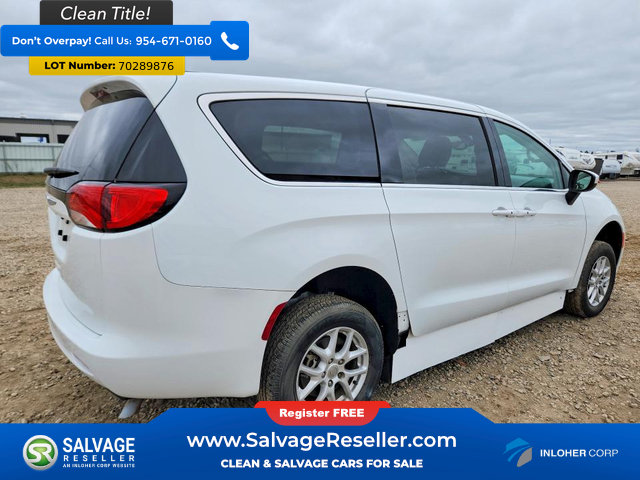 Used 2017 Chrysler Pacifica LX FWD image 4