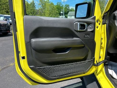 Used 2023 Jeep Wrangler Unlimited Sahara AWD/4WD image 9