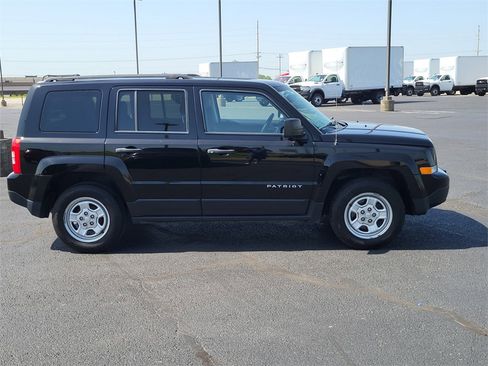Used 2016 Jeep Patriot Sport image 7