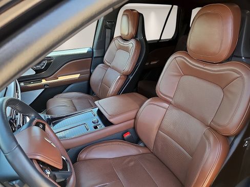 Certified 2025 Lincoln Aviator Reserve w/ Equipment Group 201A AWD/4WD image 15