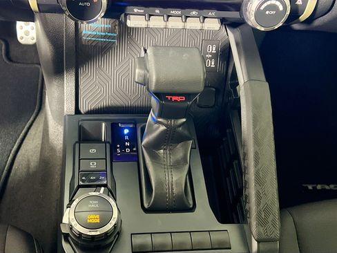 Used 2025 Toyota Tacoma TRD Sport image 25