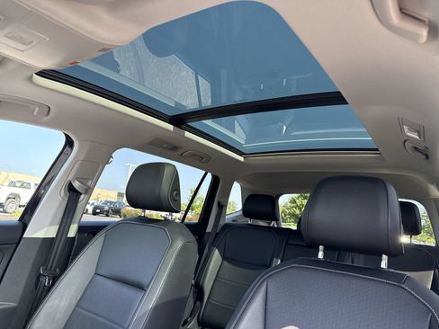 Used 2021 Volkswagen Tiguan SE w/ Panoramic Sunroof Package AWD/4WD image 23