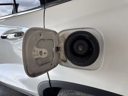 Used 2016 Honda Pilot Touring image 9