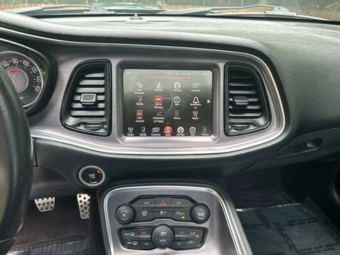Used 2016 Dodge Challenger R/T RWD image 20
