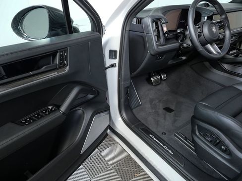 New 2026 Porsche Cayenne Turbo image 8