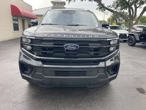 Used 2025 Ford Expedition Active AWD/4WD image 9