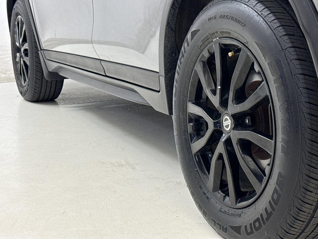 Used 2017 Nissan Rogue SV w/ Midnight Edition FWD image 14