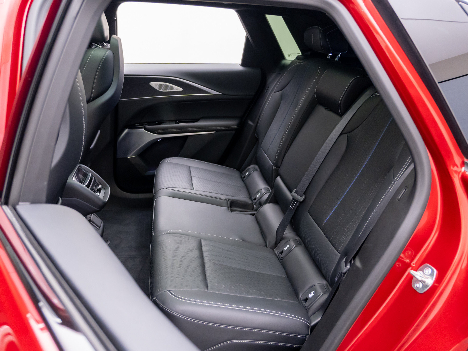 Certified 2025 Cadillac Lyriq Luxury w/ LPO, Floor Liner Package AWD/4WD image 21