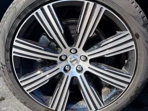 Certified 2023 Volvo XC90 B6 Ultimate w/ Protection Package Premier AWD/4WD image 7