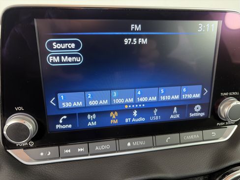Certified 2023 Nissan Sentra SR FWD image 18