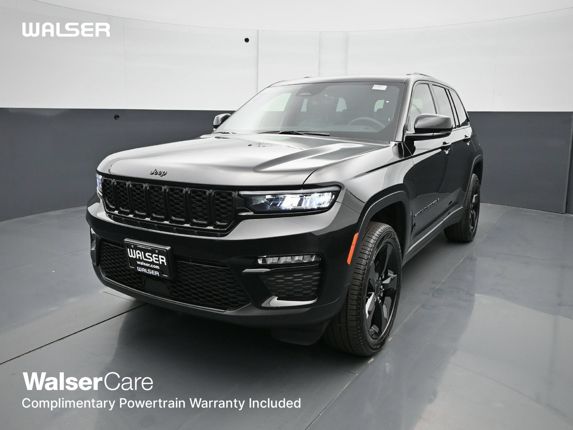 Used 2025 Jeep Grand Cherokee Limited w/ Black Appearance Package AWD/4WD image 1
