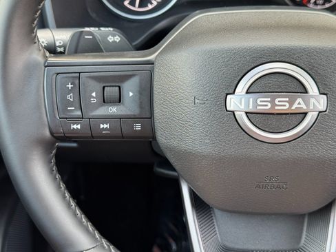 Used 2025 Nissan Rogue SV AWD/4WD image 18
