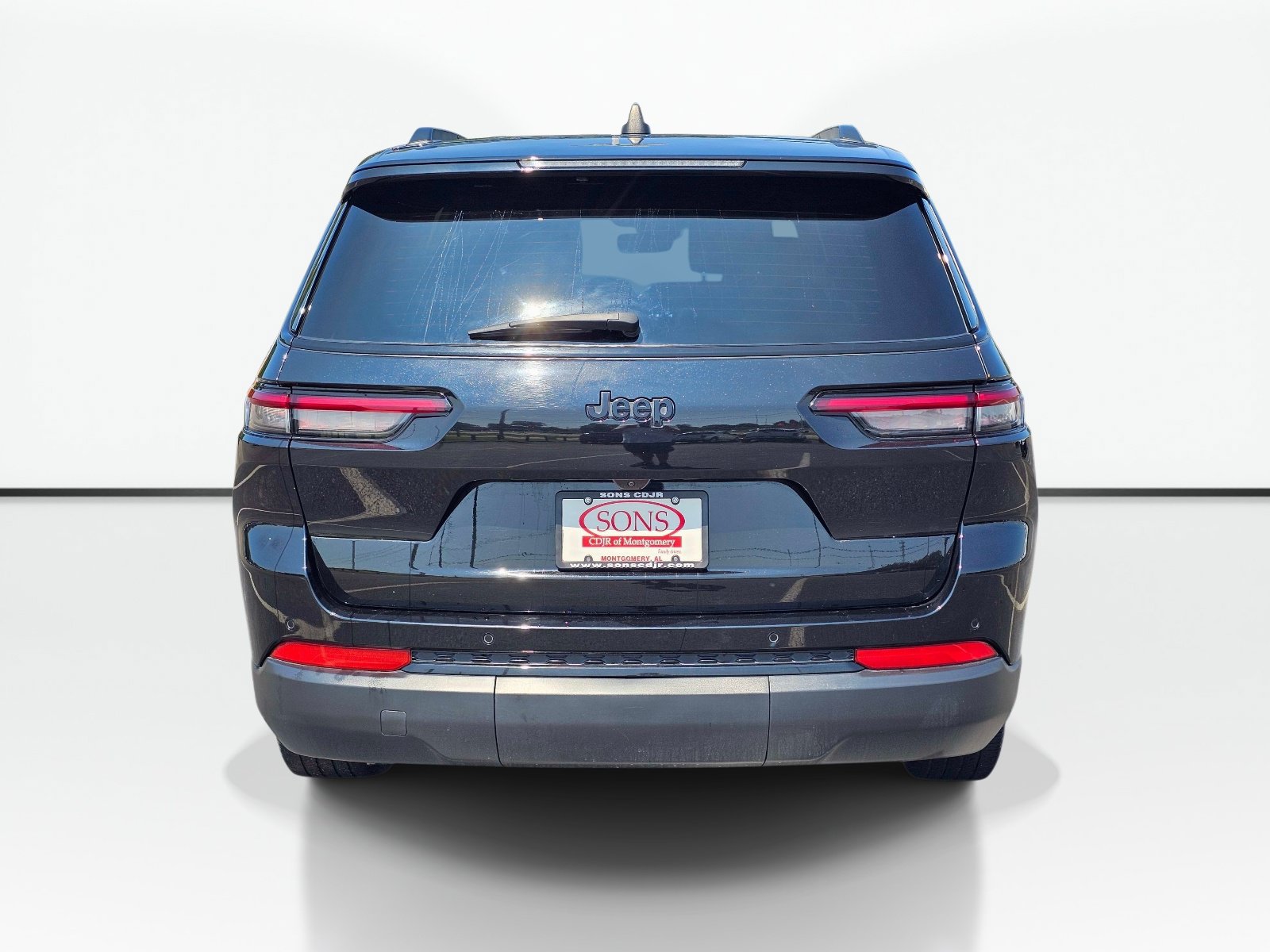 Used 2024 Jeep Grand Cherokee L Laredo RWD image 10