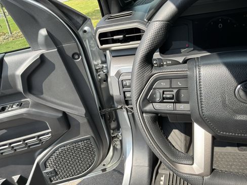 Used 2024 Toyota Tacoma SR5 AWD/4WD image 19