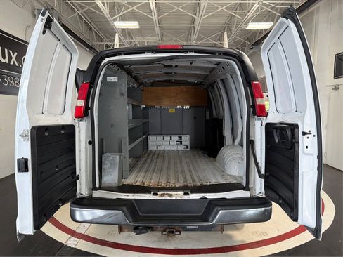 Used 2018 GMC Savana 2500 w/ Driver Convenience Package RWD image 11