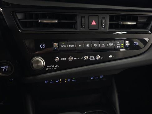 Certified 2025 Lexus ES 300h w/ Premium Package image 25