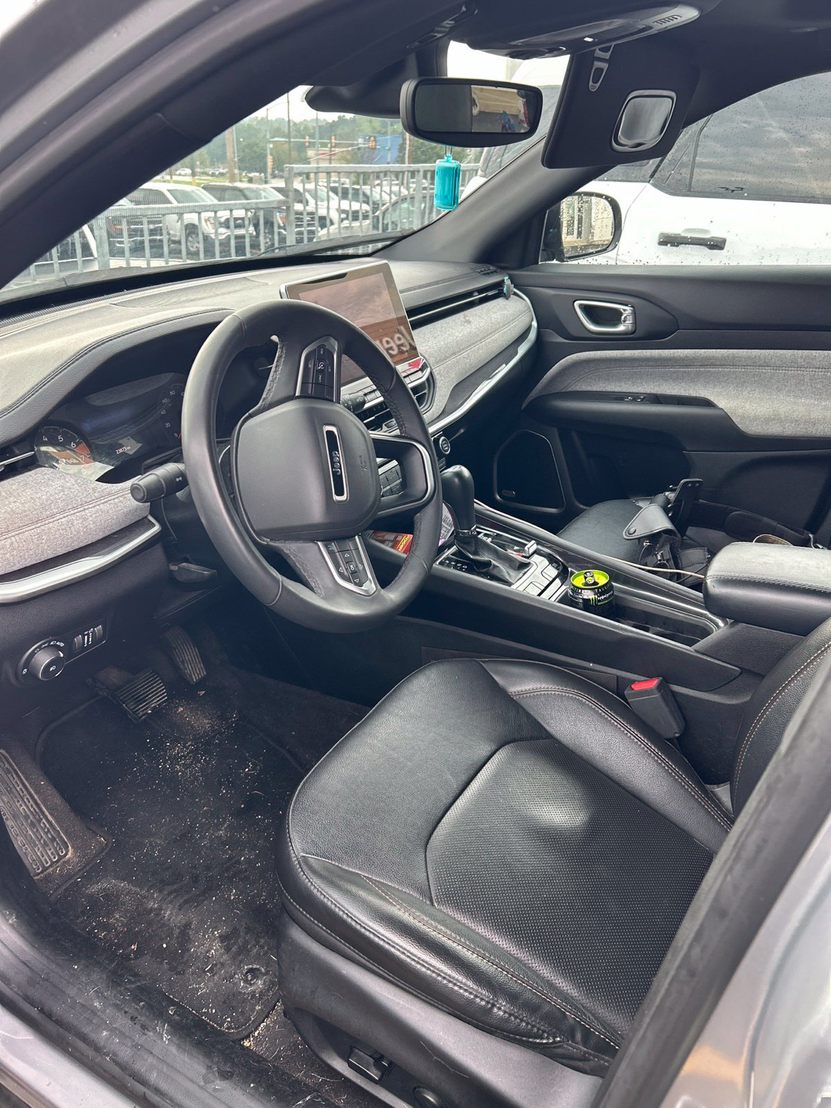 Used 2023 Jeep Compass Latitude w/ Sun and Sound Group AWD/4WD image 5
