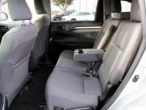 Used 2019 Toyota Highlander LE image 23
