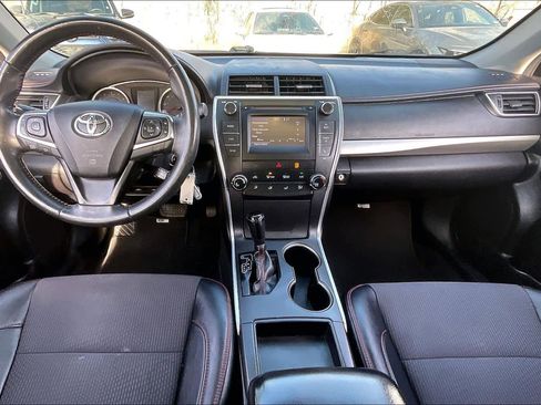 Used 2016 Toyota Camry SE image 15