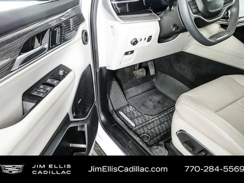 Used 2022 Jeep Wagoneer Series III w/ Premium Group I image 9