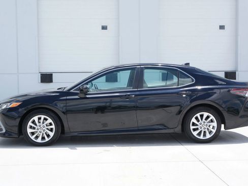 Used 2021 Toyota Camry LE image 8