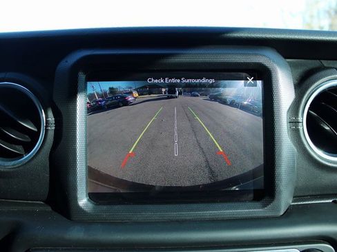 Used 2018 Jeep Wrangler Unlimited Sahara image 22