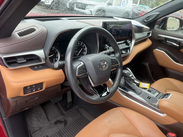 Certified 2021 Toyota Highlander Platinum FWD image 12
